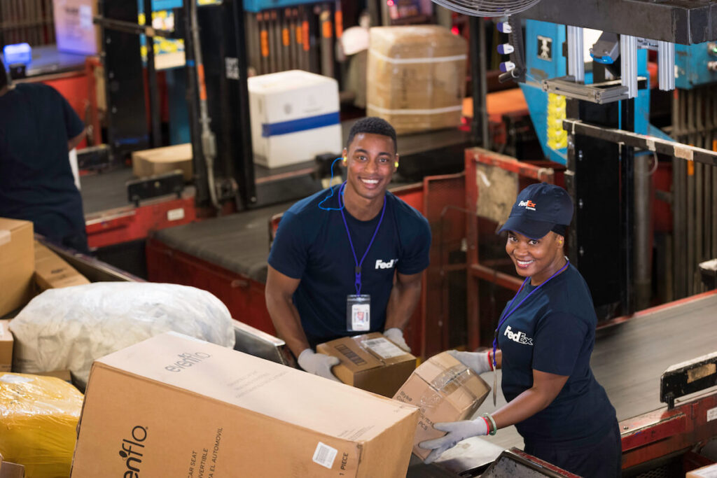 FedEx BUSCA NUEVOS TALENTOS EN DIVERSAS AREAS | POSTULA